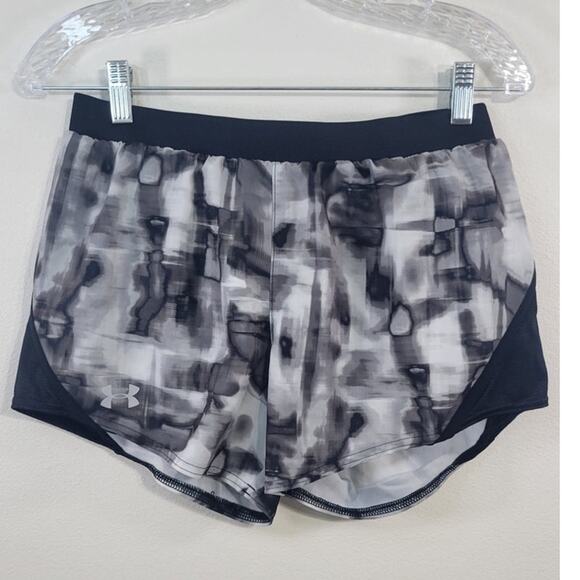 Under Armour Shorts Womens Small Heat Gear Running Athletic Sporty Athleisure - Picture 1 of 7